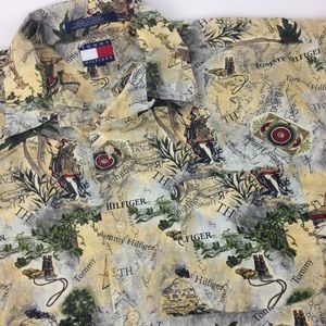 Tommy Hilfiger  shirt Spellout old world print L